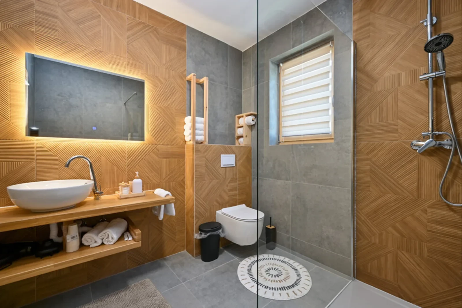 Unutarnji whirlpool u kući za odmor Maglenča